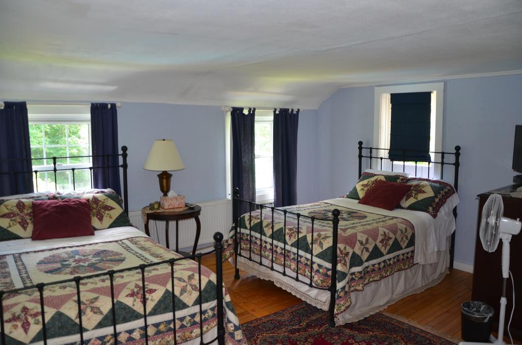 Cornwall Inn Room photo