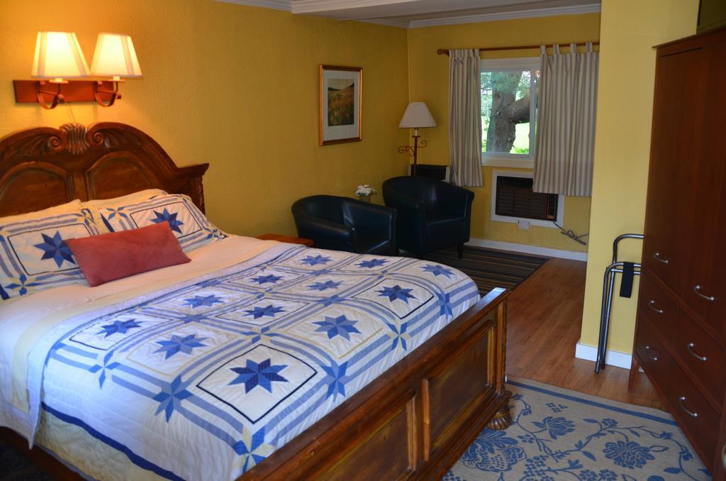 Cornwall Inn Room photo