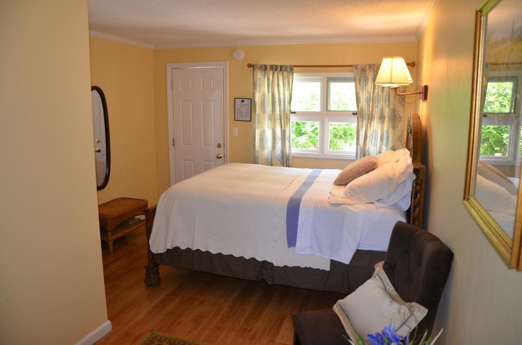 Cornwall Inn Room photo