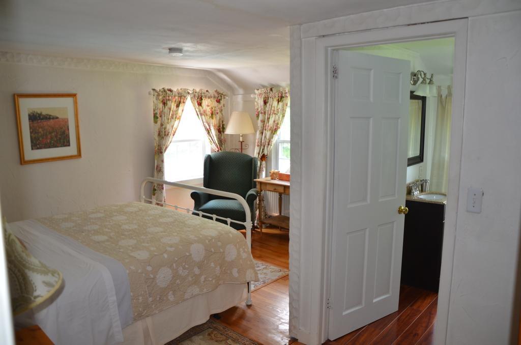 Cornwall Inn Room photo