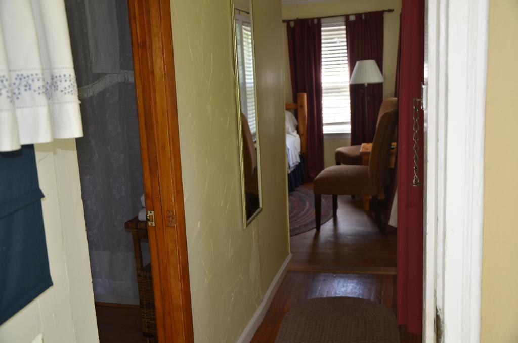 Cornwall Inn Room photo