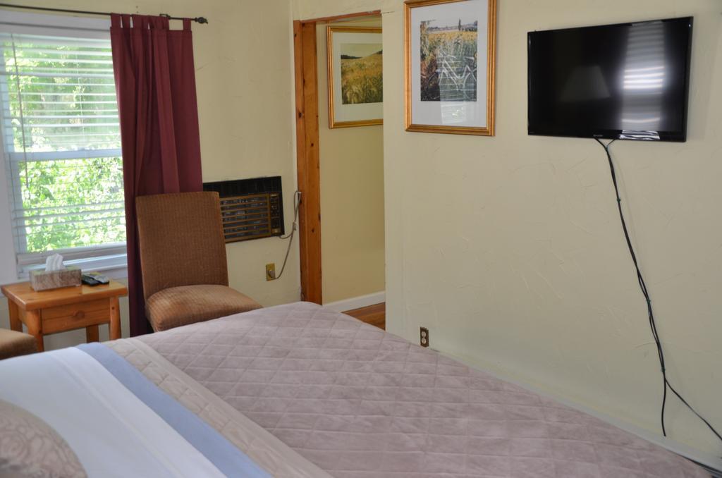 Cornwall Inn Room photo